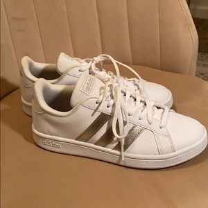 Women’s 7.5 Adidas Shoes